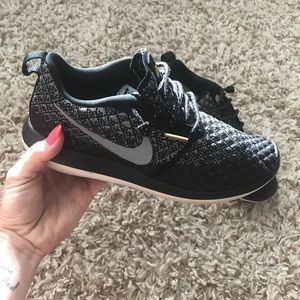 NIKE ROSHE 2 FLYKNIT 365 WOMEN'S GREY/BLACK/WHITE